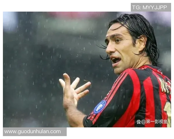 13号球服在足球历史上有哪些传奇球星曾穿着过？