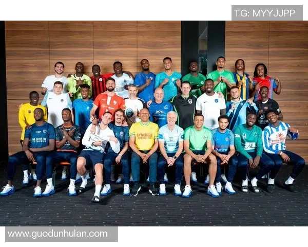 《老爹足球传奇：从草根到巨星的辉煌历程与不朽影响》