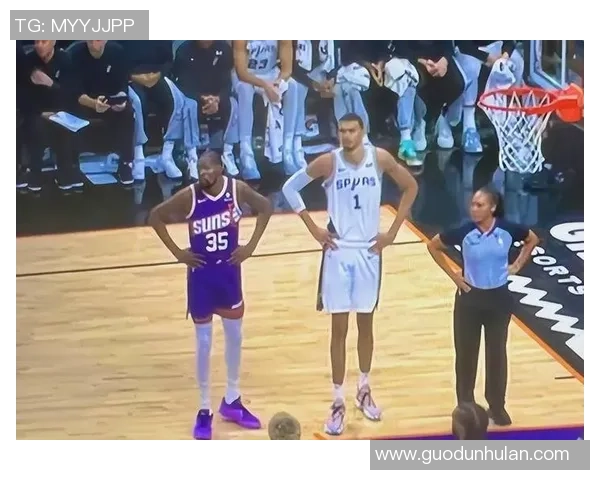 世界足坛最高身高球星盘点揭晓巨人球员如何在绿茵场展现独特优势