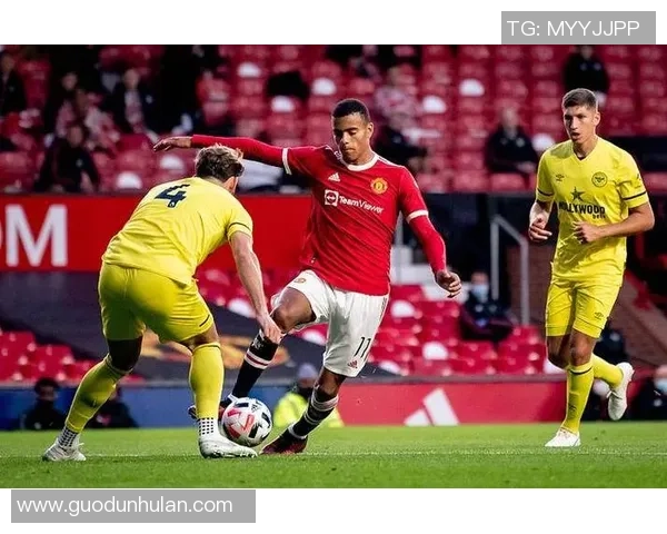 两大足球巨星激战赛场 谁能主宰比赛胜负之谜