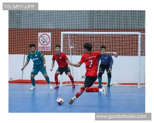 五人制足球球星激烈对决 展现顶级技术与精彩进攻防守较量