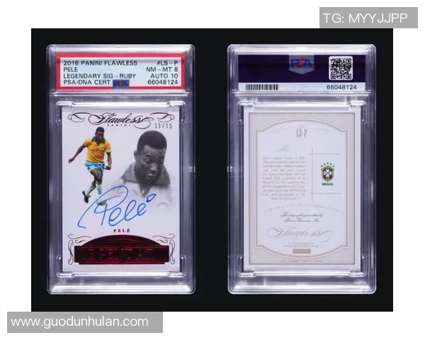 揭秘足球收藏新风潮：球星卡拆包与帕尼尼的市场热度解析