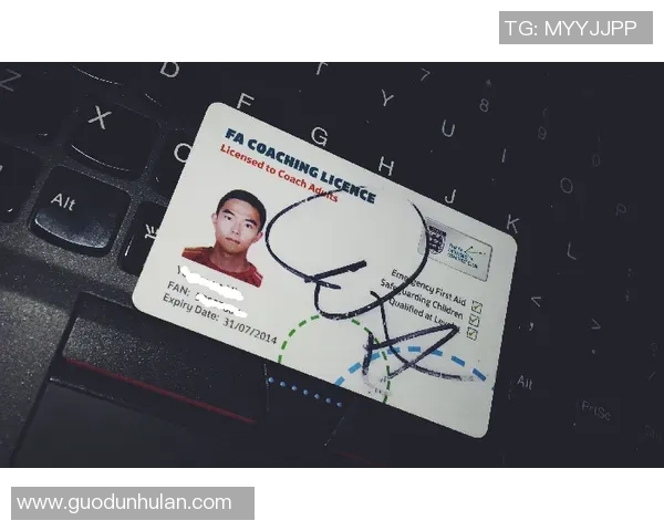 球星亲笔签名珍藏版参赛证件主题足球限量典藏纪念收藏品