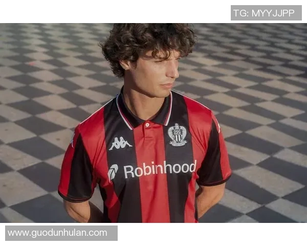 穿32号球衣的知名足球球星都有谁他们的成就如何